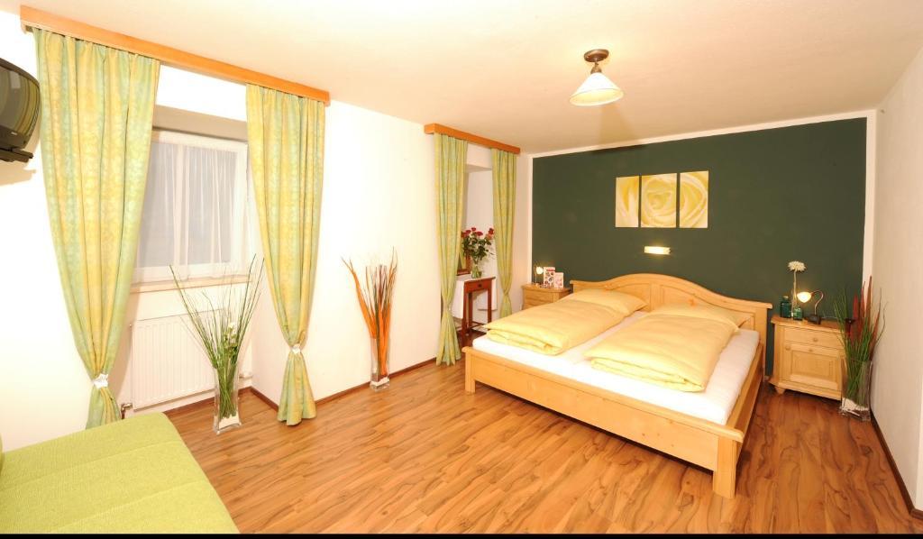 Hotel-Restaurant Kirchenwirt Aigen Aigen im Ennstal Pokoj fotografie