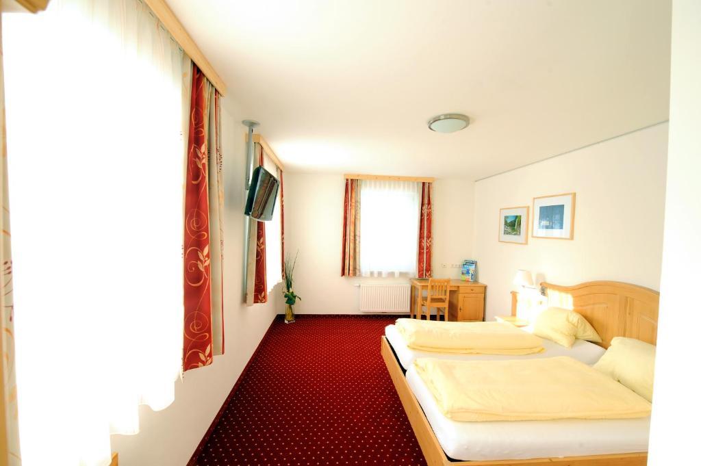 Hotel-Restaurant Kirchenwirt Aigen Aigen im Ennstal Pokoj fotografie