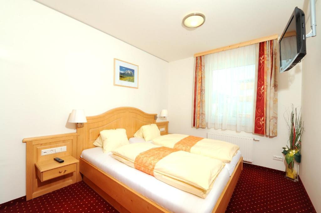 Hotel-Restaurant Kirchenwirt Aigen Aigen im Ennstal Pokoj fotografie