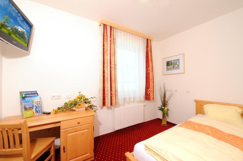 Hotel-Restaurant Kirchenwirt Aigen Aigen im Ennstal Pokoj fotografie