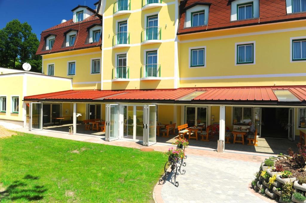 Hotel-Restaurant Kirchenwirt Aigen Aigen im Ennstal Pokoj fotografie